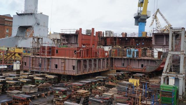 Балтийский завод начал монтаж оборудования центрального отсека ледокола 