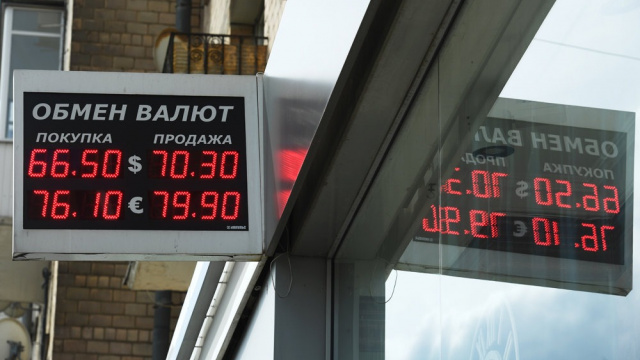 На улицах России перестанут транслировать курсы валют