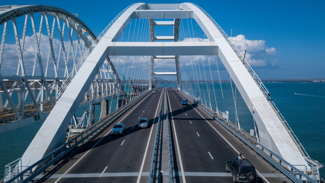 За сутки по Крымскому мосту проехало 36 тысяч автомобилей