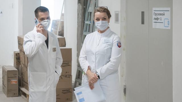В России за сутки коронавирусом заболело 15 тысяч 700 человек
