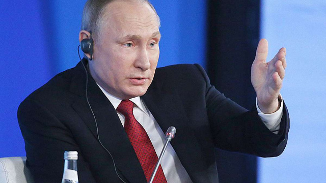 Владимир Путин ответил на вопрос о зарплатах чиновников и рядовых работников