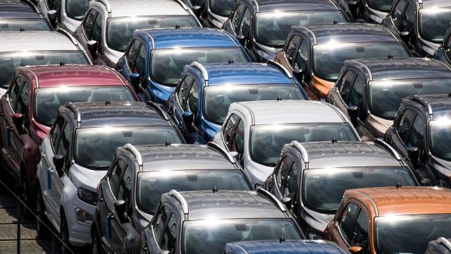 Российский рынок автомобилей с пробегом в 1-м полугодии упал на 12,%