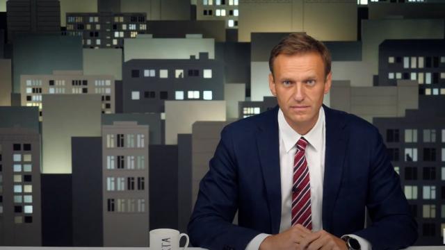 Врачи: состояние впавшего в кому Навального лучше, но перевозить его на лечение в Германию пока нельзя