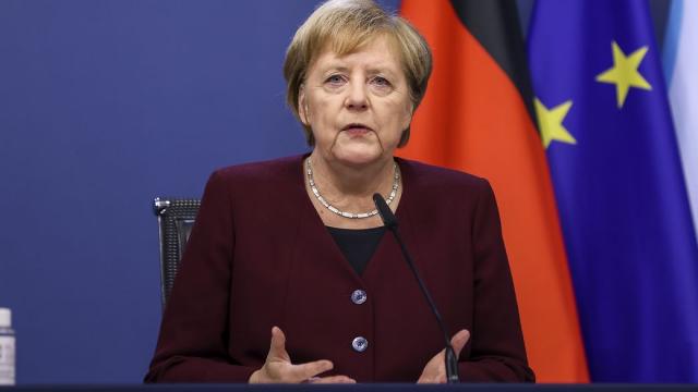 Канцлер Германии не исключает ужесточения карантина в стране