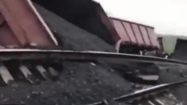 11 грузовых вагонов с углем сошли с рельсов в Коми