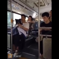 Дрочливый пранк в автобусе 