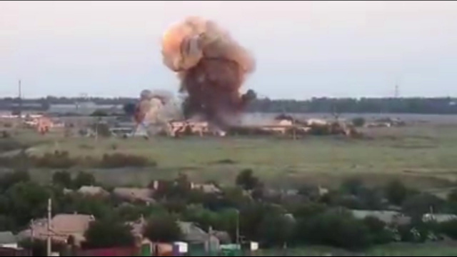 Обстрел боевиками Донбасса украинской базы с помощью 