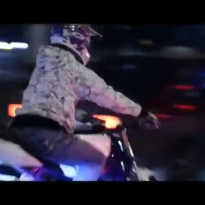 Че вытворяет на мотоцикле