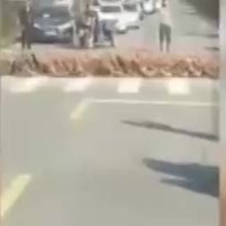 Они по кругу ходят что ли? )