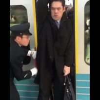 Невозмутимое японское метро
