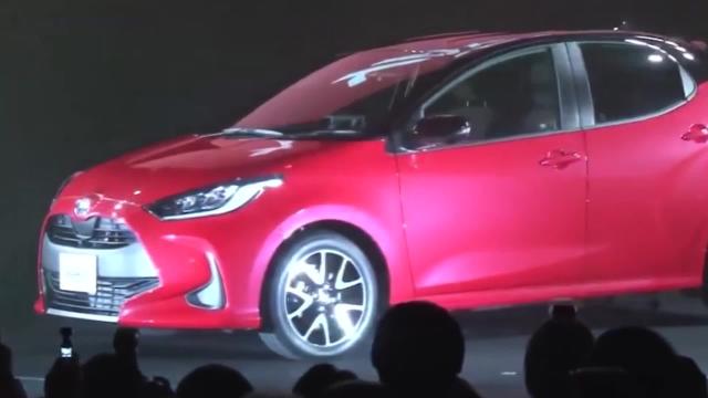 Toyota представила обновленный седан Yaris