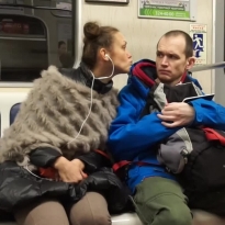 Поцелуйчики в метро