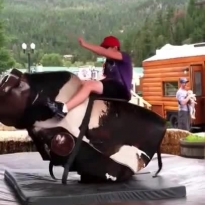 Жесть! Настоящий бык так не бросит!