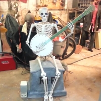 Весёлый скелетик на Хэллоуин