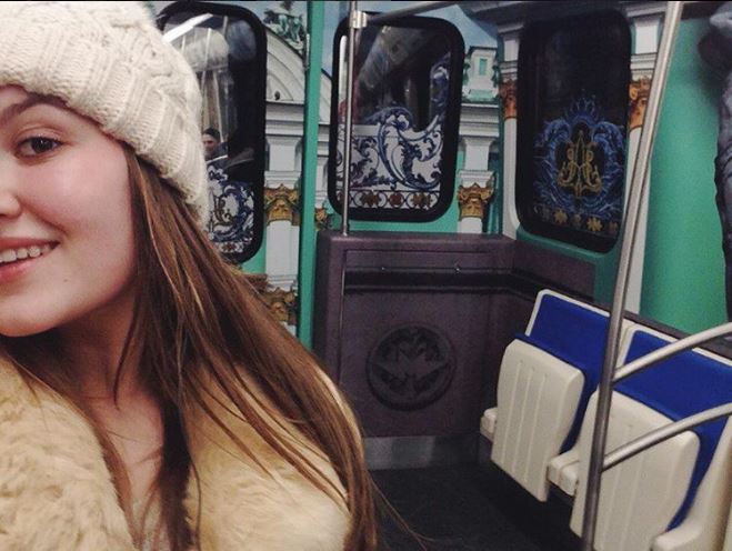 ТОП-МЕТРО: красивые девушки в подземке Петербурга