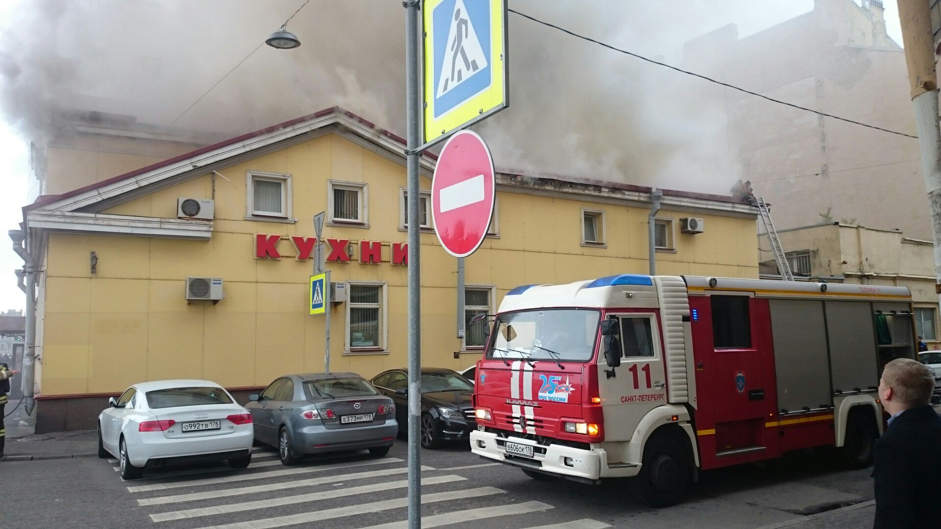 Пожар на мебельной фабрике на Петроградской набередной