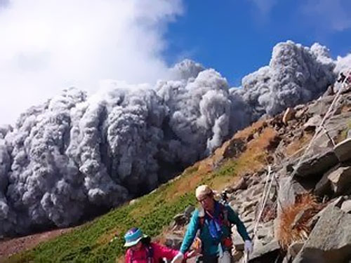 извержение вулкана в японии сегодня видео фото 27 сентября