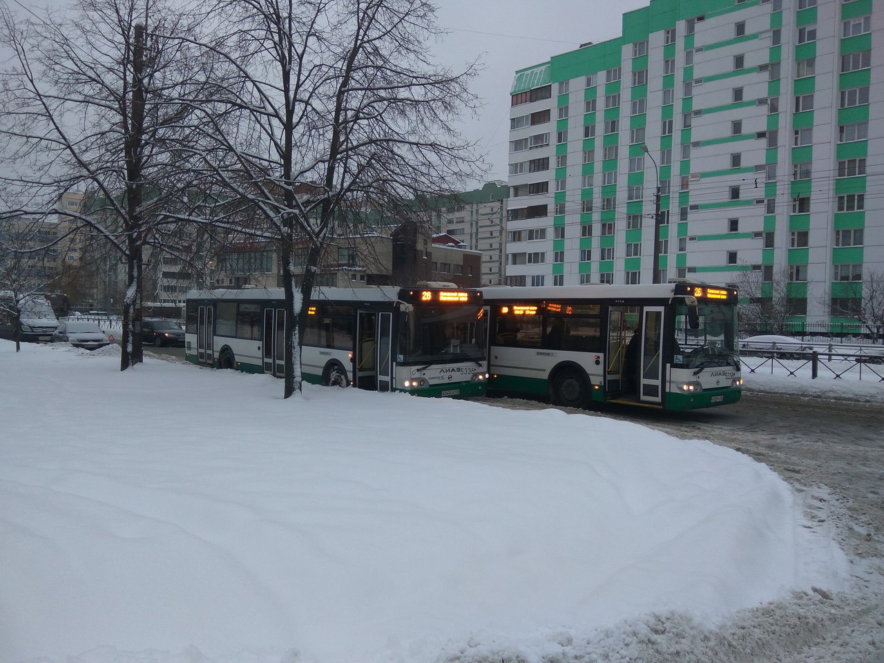Авария с двумя автобусами перекрыла движение на Маршала Казакова