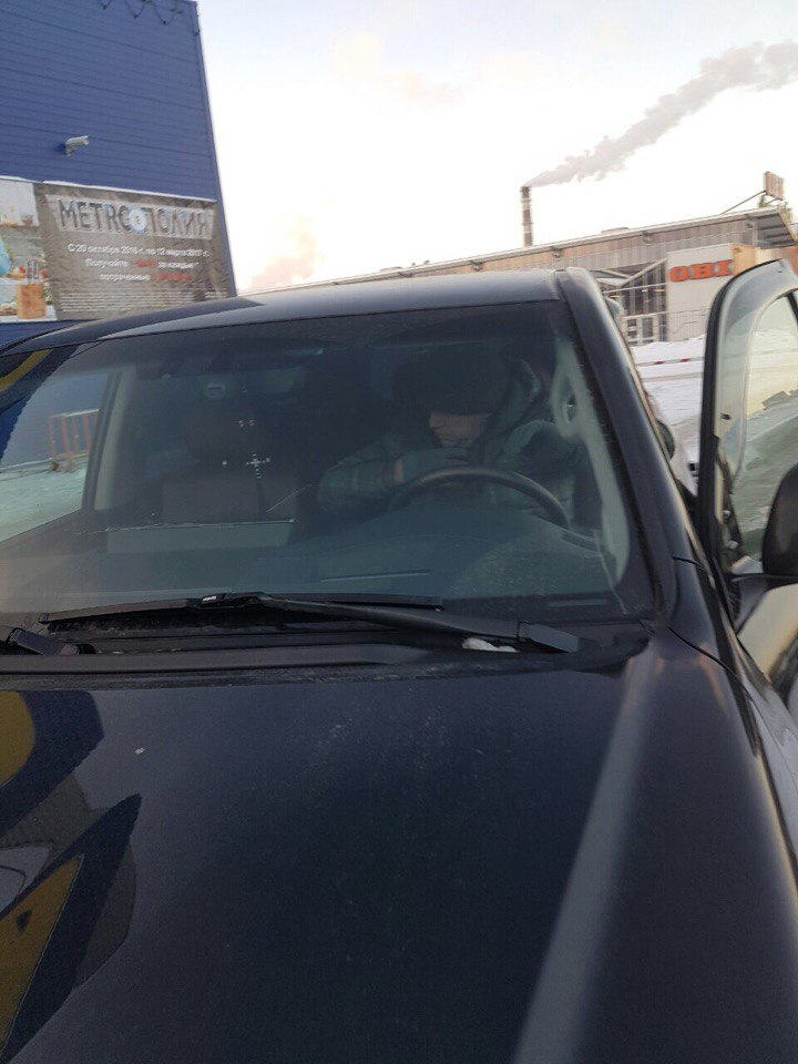 Бдительный менеджер помещал угонщику стащить Lexus с парковки на Пулковском