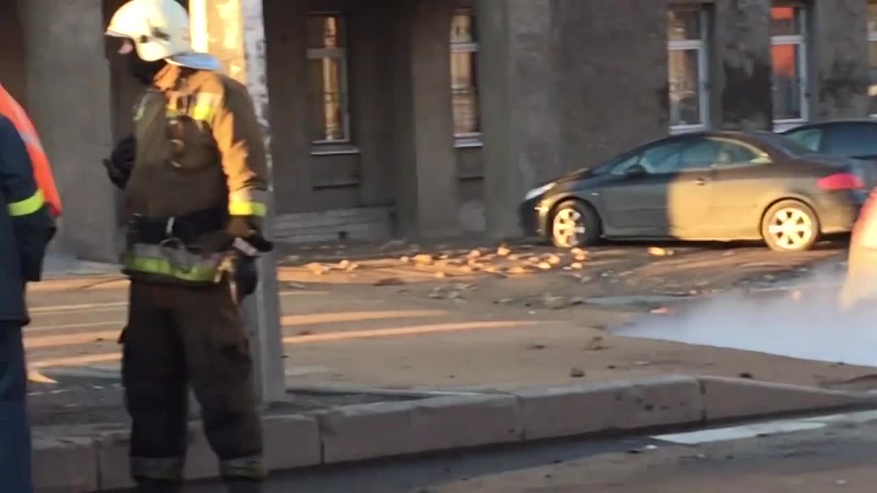 Карма: Из-за разлива кипятка на Сикейроса пострадали неправильно припаркованные машины