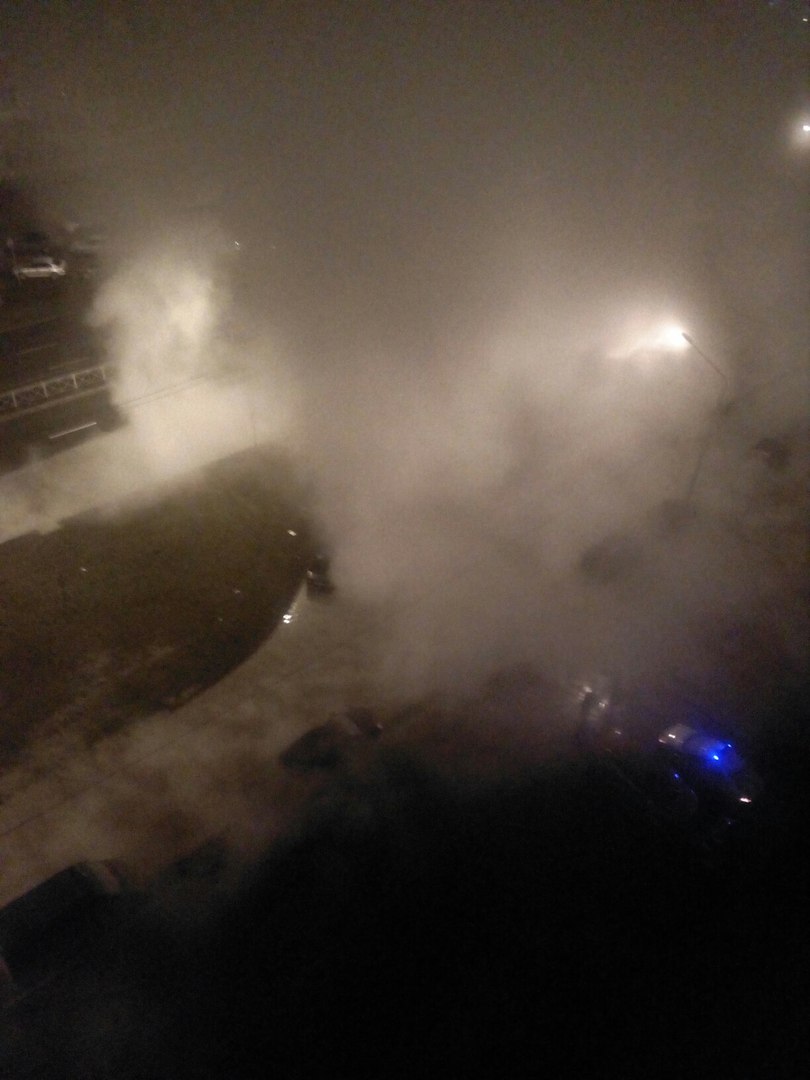 Жители домов на Софийской проснулись в неестественном тумане