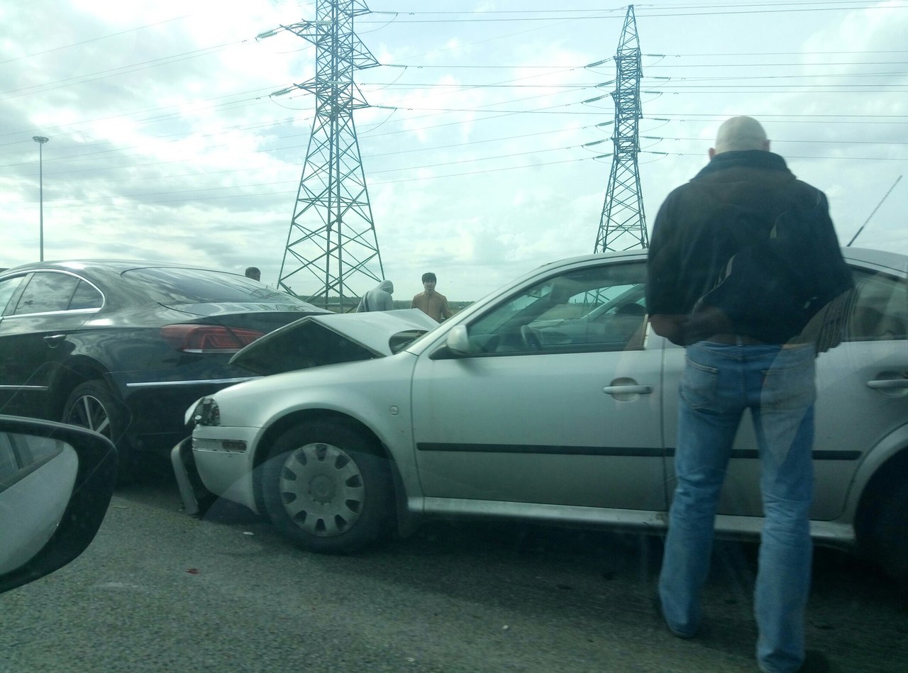 Массовая авария на КАД: Daewoo Nexia оказалась на капоте Peugeot