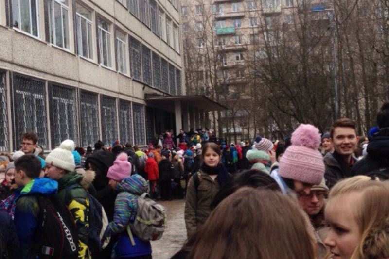 Школу Витебском проспекте эвакуировали из-за перцового баллончика