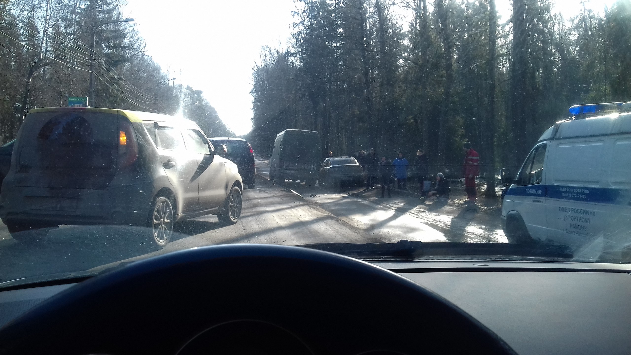 Появилось видео с места ДТП с маршруткой, которое заблокировало Приморское шоссе