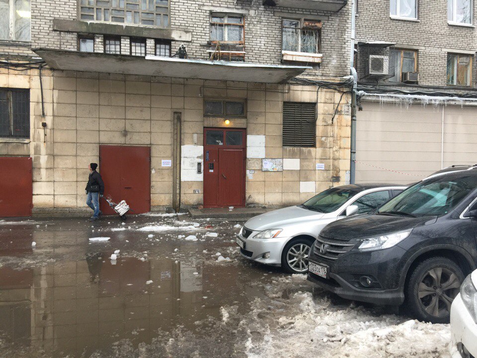 На Московском льдина разбила голову мужчине