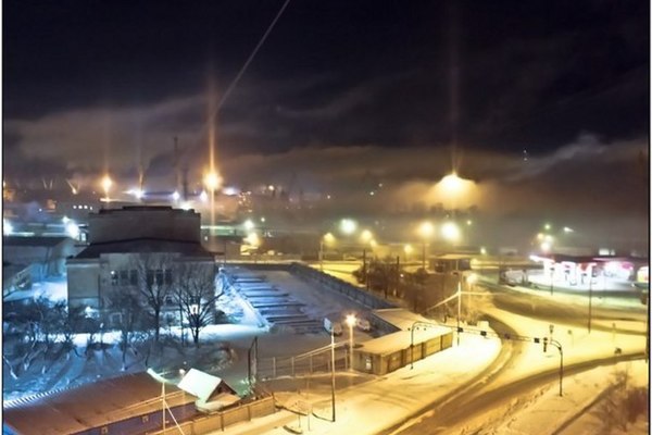 Жители юга Петербурга негодуют из-за запаха гари и смога