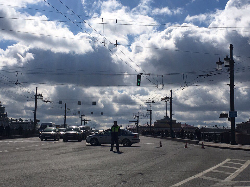 Подготовка к параду Победы собрала пробку в центре Петербурга
