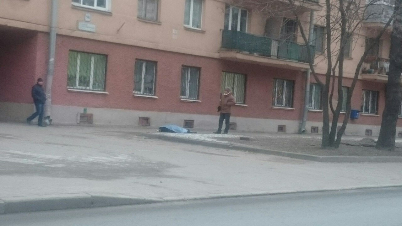 Пенсионерка разбилась насмерть после падения из окна на Большом Сампсониевском