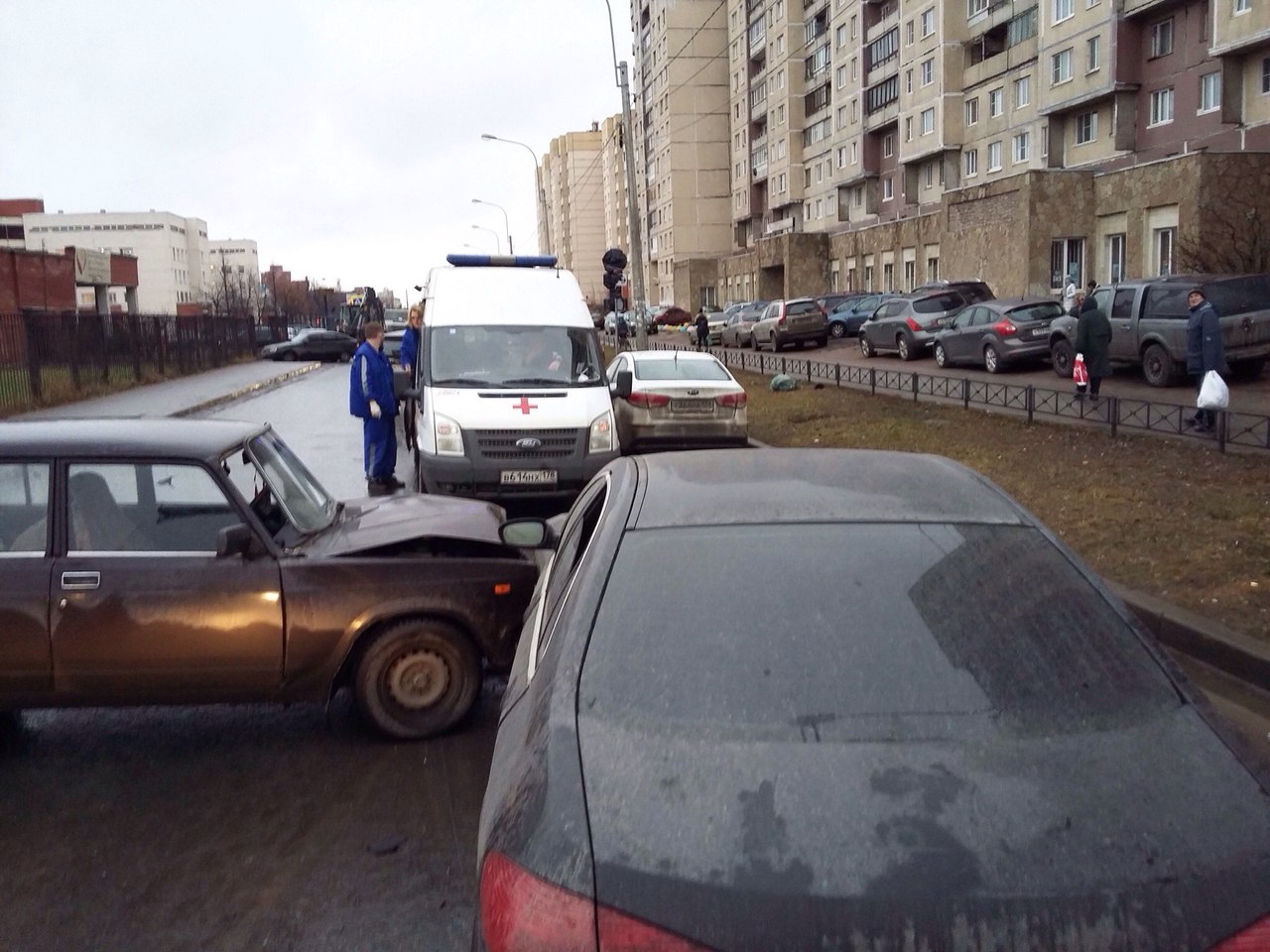 Водитель и ребенок пострадали в ДТП на Ярослава Гашека 