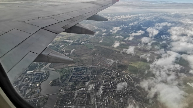 Летевший в Москву самолет экстренно приземлился в Пулково
