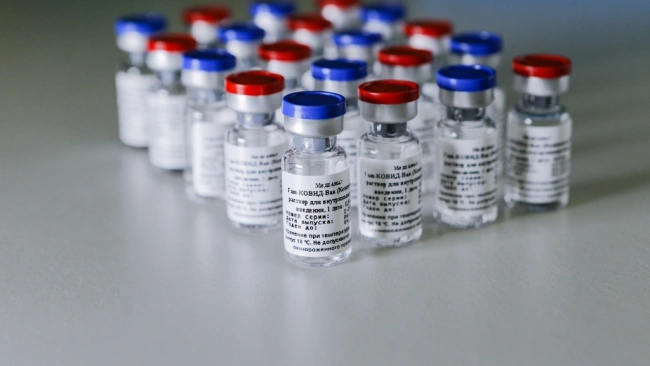 Почти 1,3 млн петербуржцев поставили прививку от коронавируса