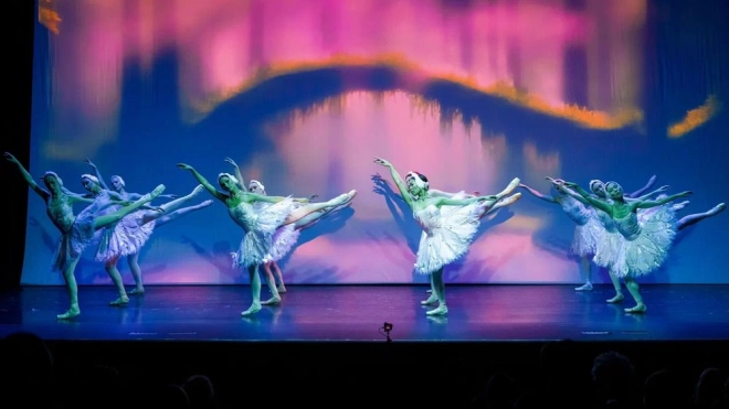 Петербург отметит Всемирный день балета трансляцией "Лебединого озера"