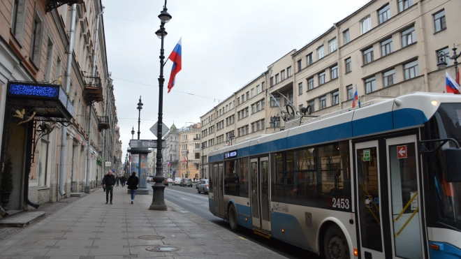 Очередной прорыв трубы в Петербурге вынудил общественный транспорт менять маршруты