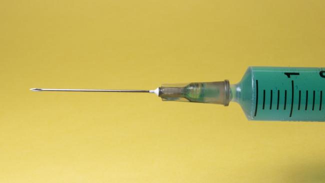 В ряде прививочных пунктов Петербурга возник дефицит вакцины