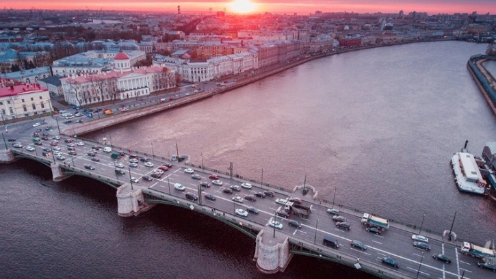 Биржевой мост в Петербурге могут закрыть на год