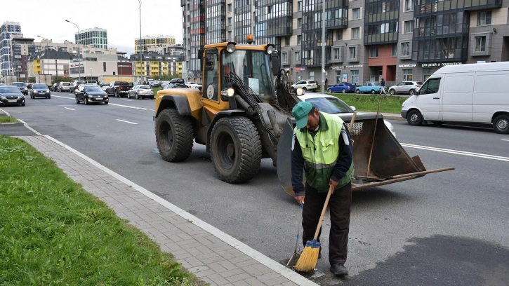 Свыше 600 кубометров мусора убрали с улиц Петербурга за три дня голосования 