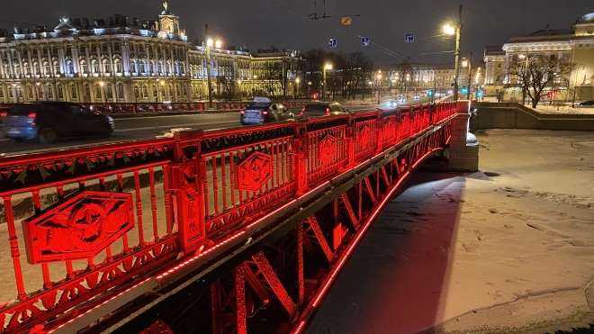 Огни Дворцового моста окрасятся в красный в честь китайского Нового года