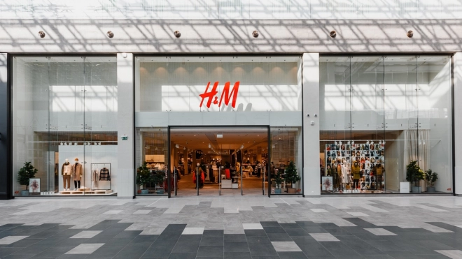 Ретейлер H&M временно приостановил продажи в России 
