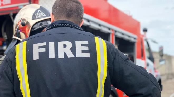 C огнем в Приморском районе боролись 12 пожарных