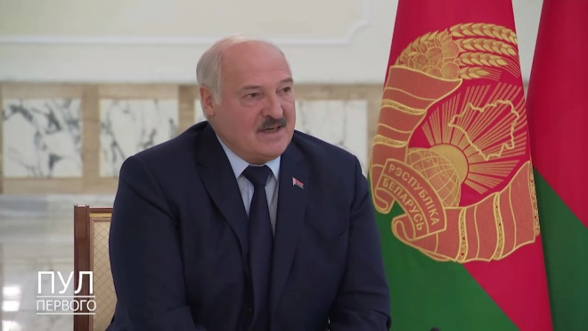 Лукашенко заявил, что Зеленский уничтожает Украину