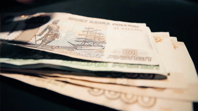 Лжесотрудник банка за четыре месяца выманил у петербургской пенсионерки 5 млн рублей