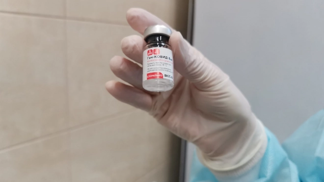 В Петербург поступили 37 800 доз вакцины "Спутник V"