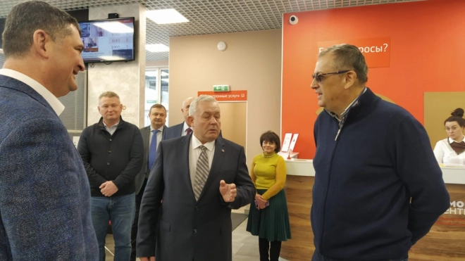 Губернатор Ленобласти оценил новый офис МФЦ в поселке имени Свердлова