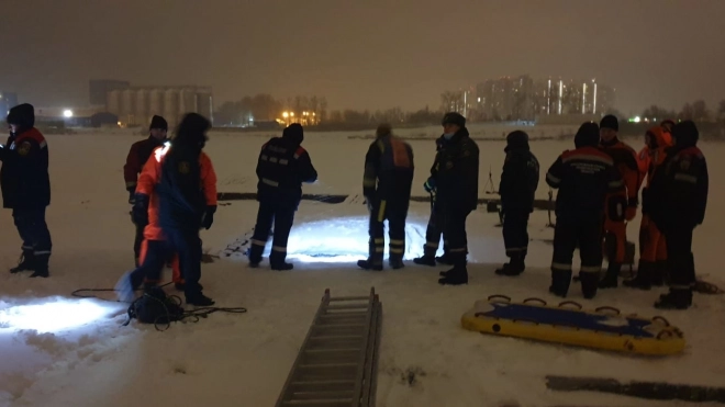 В Новосаратовке мальчик провалился под лед. Поиски продолжаются