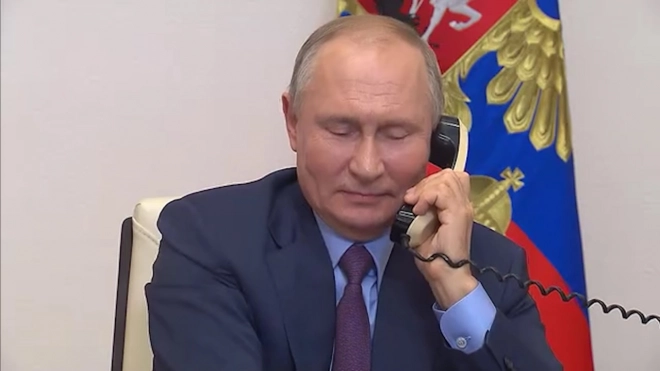 Путин и Макрон пообщались по телефону по поводу ситуации в Афганистане 