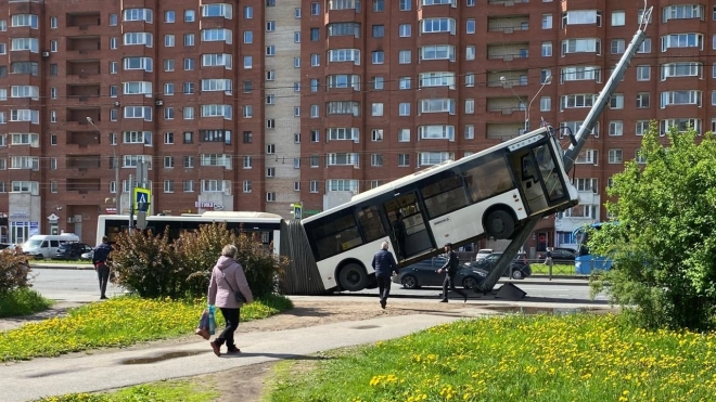Автобус, врезавшийся в столб на Ленинском проспекте, был в исправном состоянии